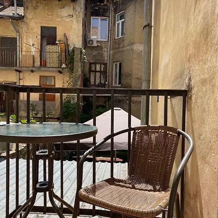 вірменська14 центр з балконом не далеко від ж д вокзалу звітні документи Apartment