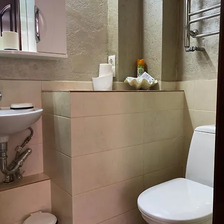 вірменська14 центр з балконом не далеко від ж д вокзалу звітні документи Apartment