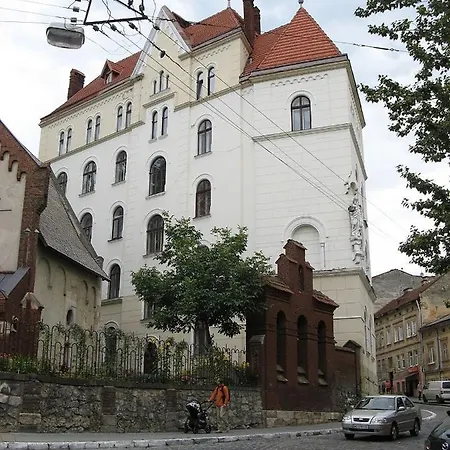 Apartamento вірменська14 центр з балконом не далеко від ж д вокзалу звітні документи *