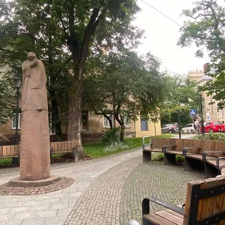 вірменська14 центр з балконом не далеко від ж д вокзалу звітні документи Apartamento *