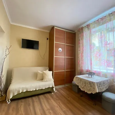 Apartment вірменська 14 центр з балконом не далеко від ж д вокзалу звітні документи