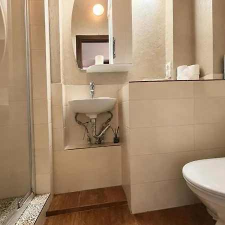 Apartment вірменська14 центр з балконом не далеко від ж д вокзалу звітні документи