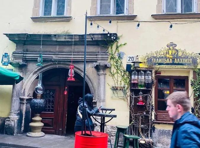 Apartment вірменська14 центр з балконом не далеко від ж д вокзалу звітні документи *