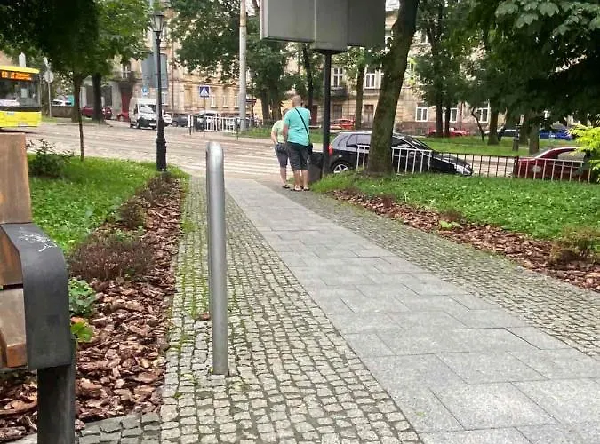 вірменська14 центр з балконом не далеко від ж д вокзалу звітні документи *