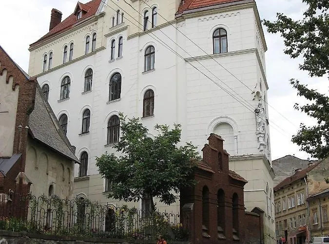 Apartamento вірменська14 центр з балконом не далеко від ж д вокзалу звітні документи *