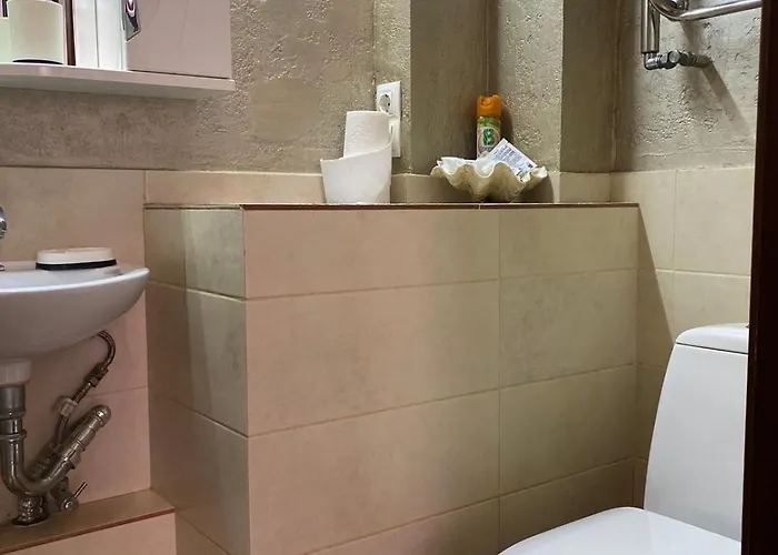 вірменська14 центр з балконом не далеко від ж д вокзалу звітні документи Apartment